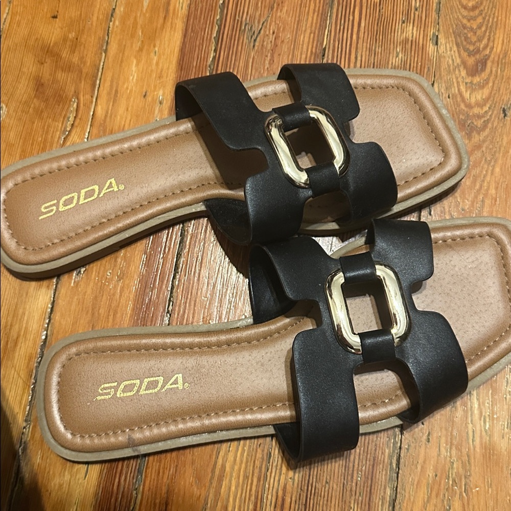 Soda Women's Black and Tan Sandals